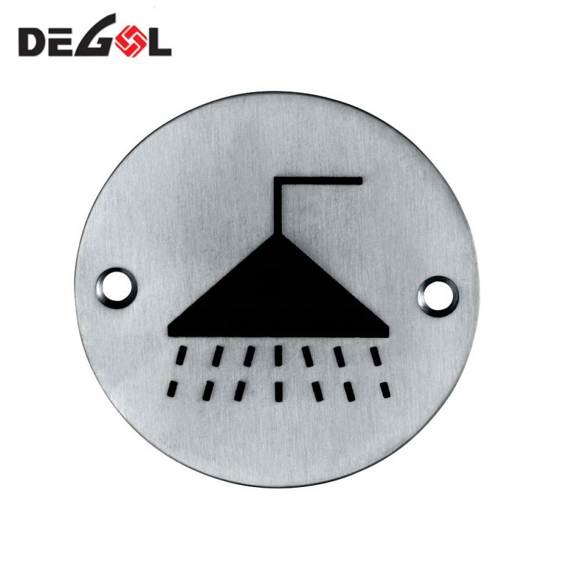 placa de matrícula de la puerta del hotel