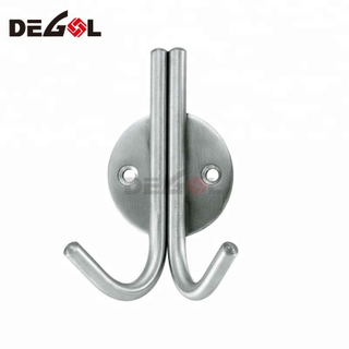 Nuevo diseño use el gancho de suspensión de ropa de metal montado en la puerta de cuerda de acero inoxidable
