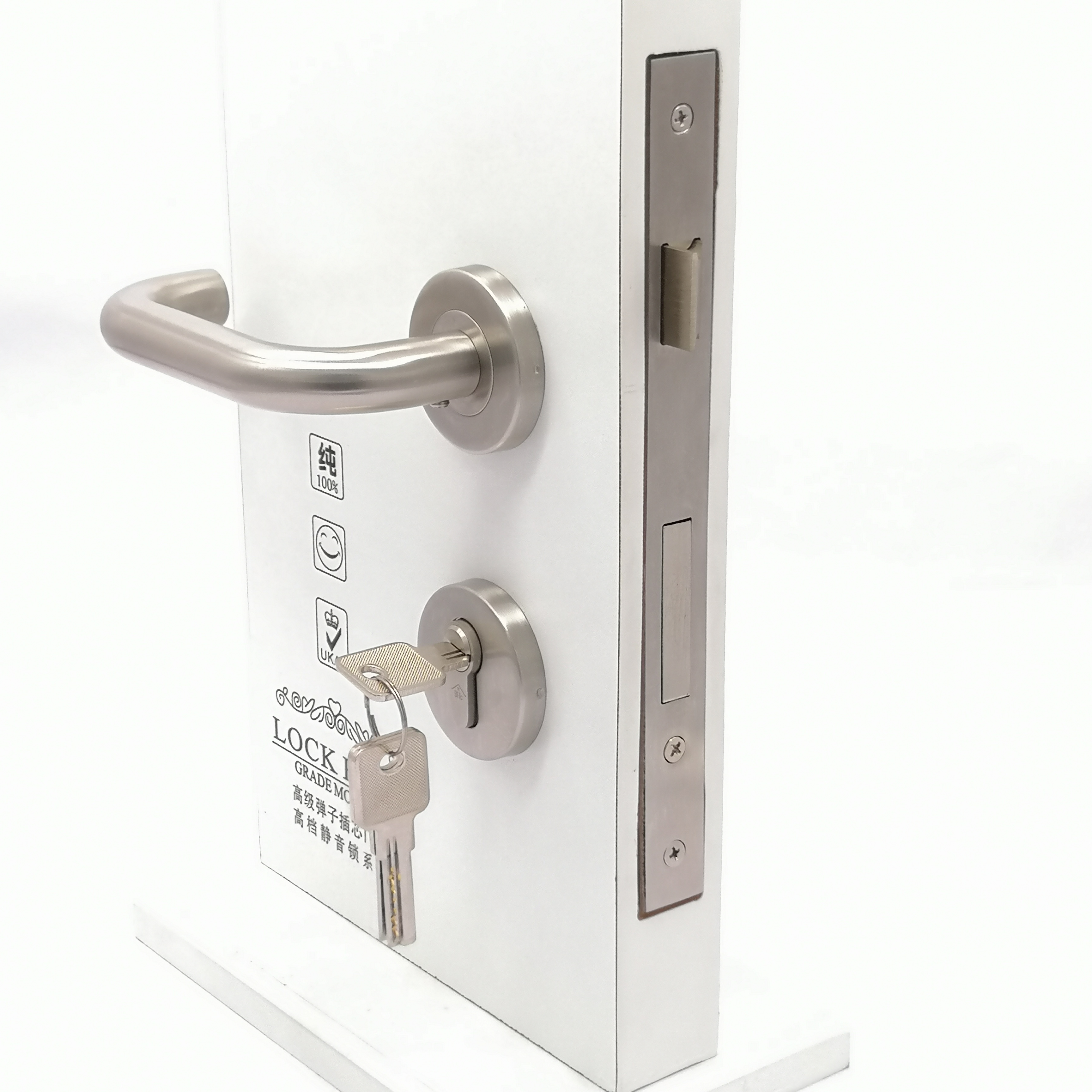 Cómo instalar la manija y la cerradura de la puerta