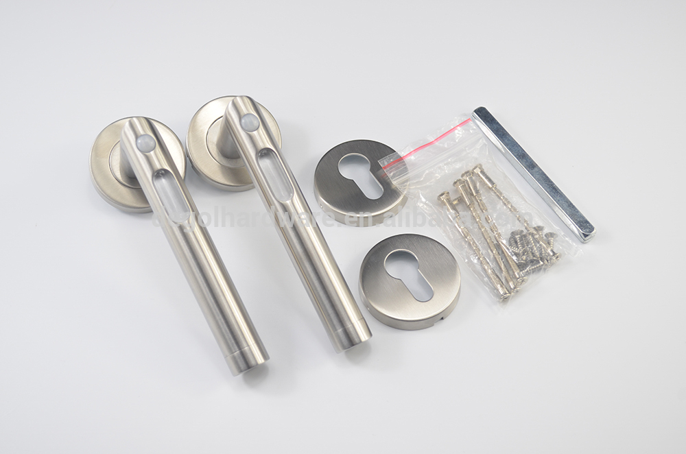 Nuevo modelo de acero inoxidable 304 sensor LED tubo de luz tipo palanca manija de la puerta