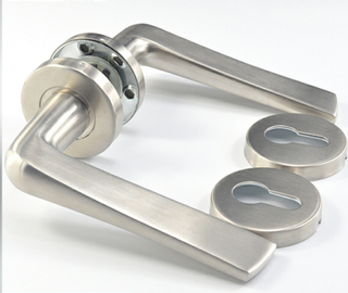 Fabricantes de manijas de puertas baratas herrajes para puertas de acero de china manijas perfil de acero inoxidable