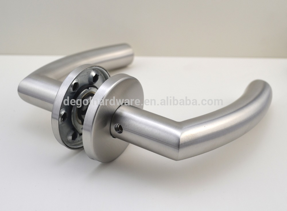 manija de la puerta moderna de bajo precio y alta calidad