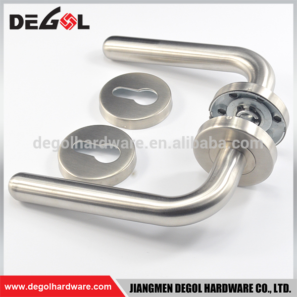China fabricante residencial interior tubo de acero inoxidable palanca palanca puerta resorte