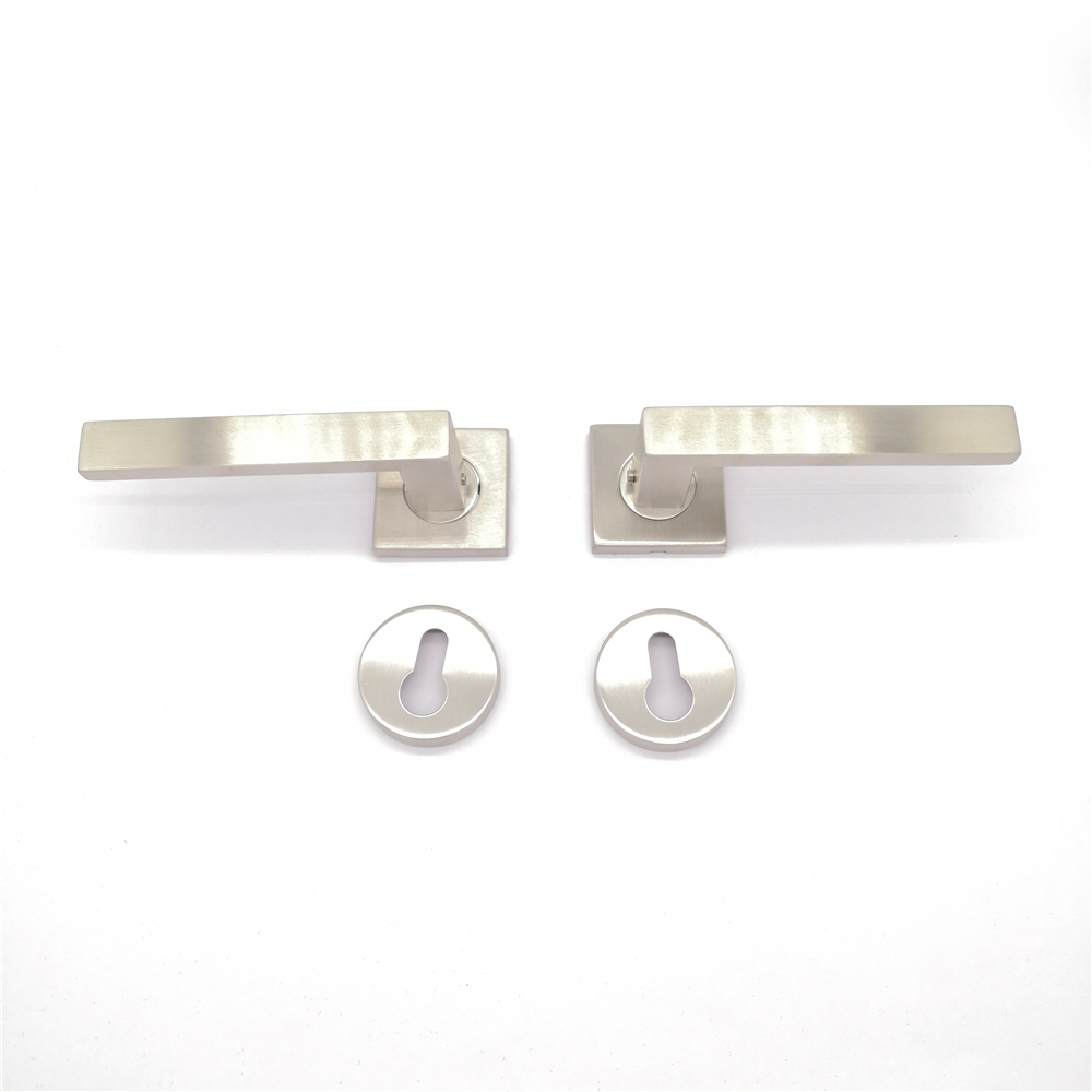 Manija de puerta cuadrada duradera de acero inoxidable 304 para puerta de madera