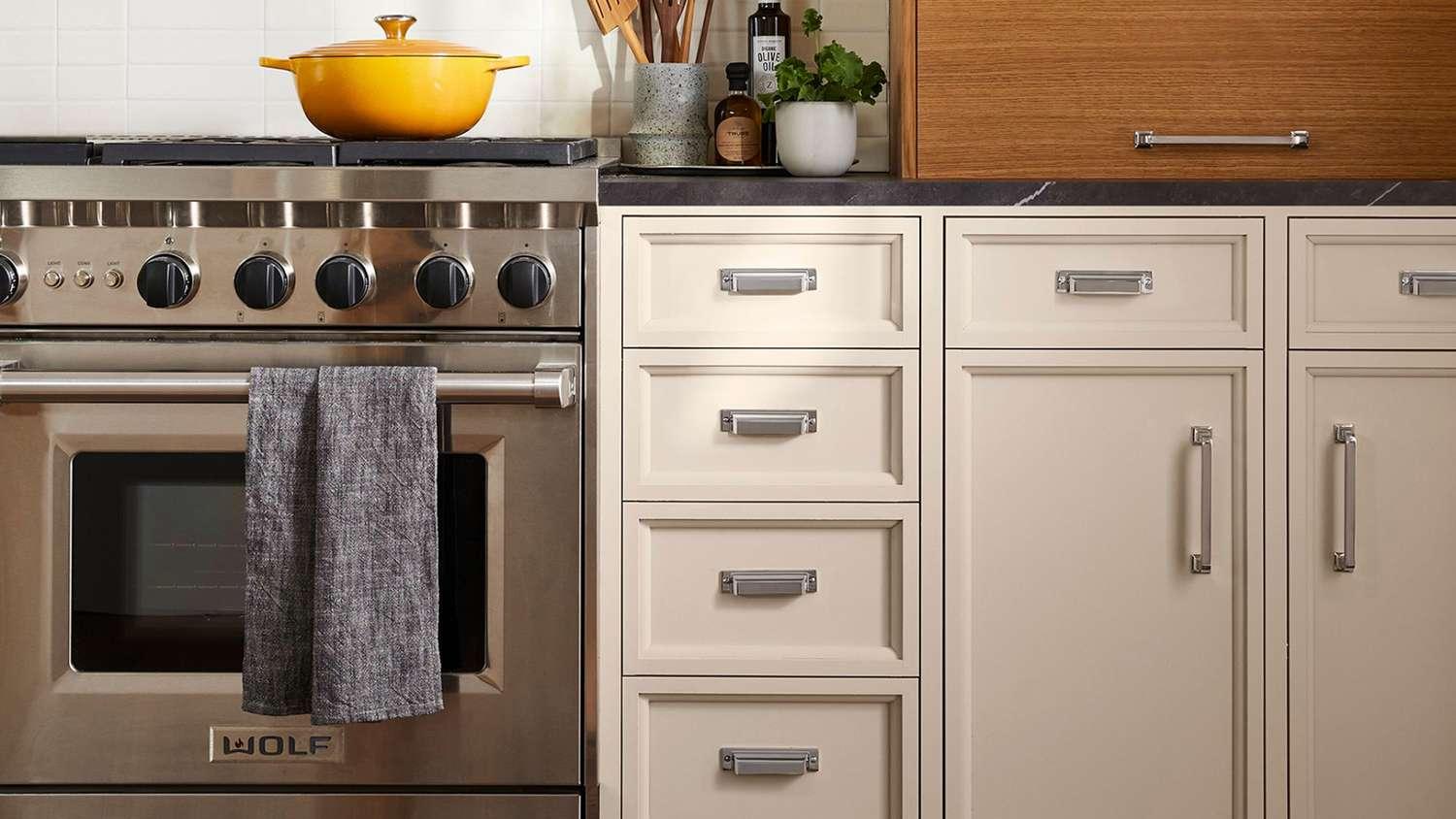 La guía definitiva de herrajes para muebles: tendencias y elementos esenciales para 2025