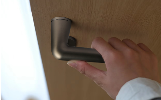 Mejoras esenciales de seguridad y estética en herrajes para muebles