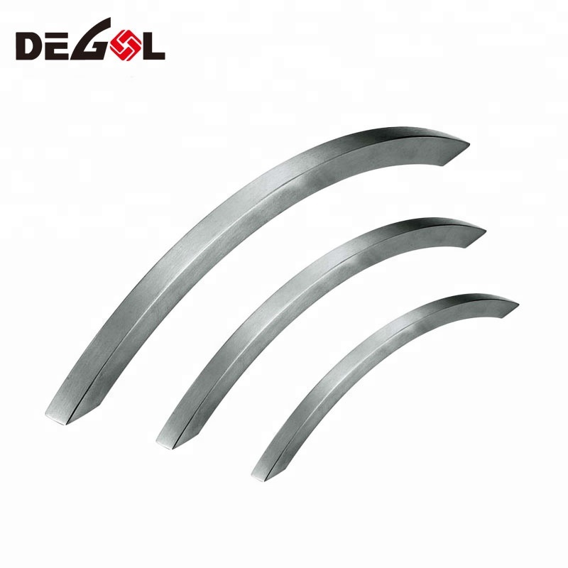 tirador de acero inoxidable en forma de C