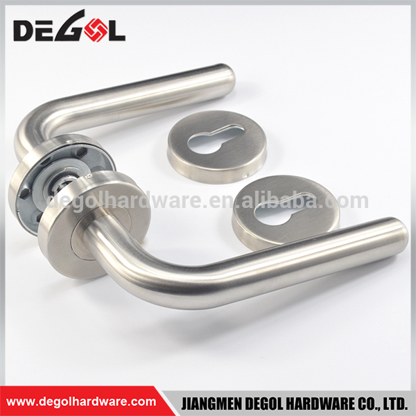 China fabricante residencial interior tubo de acero inoxidable palanca palanca puerta resorte