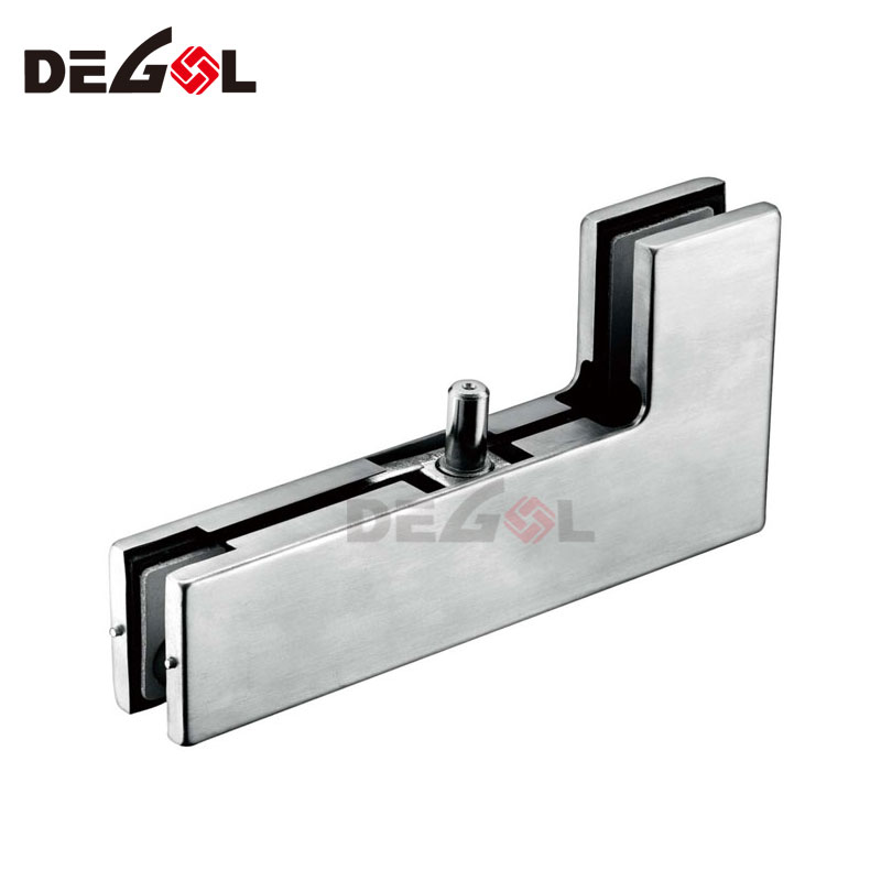 ducha de metal con parche de vidrio