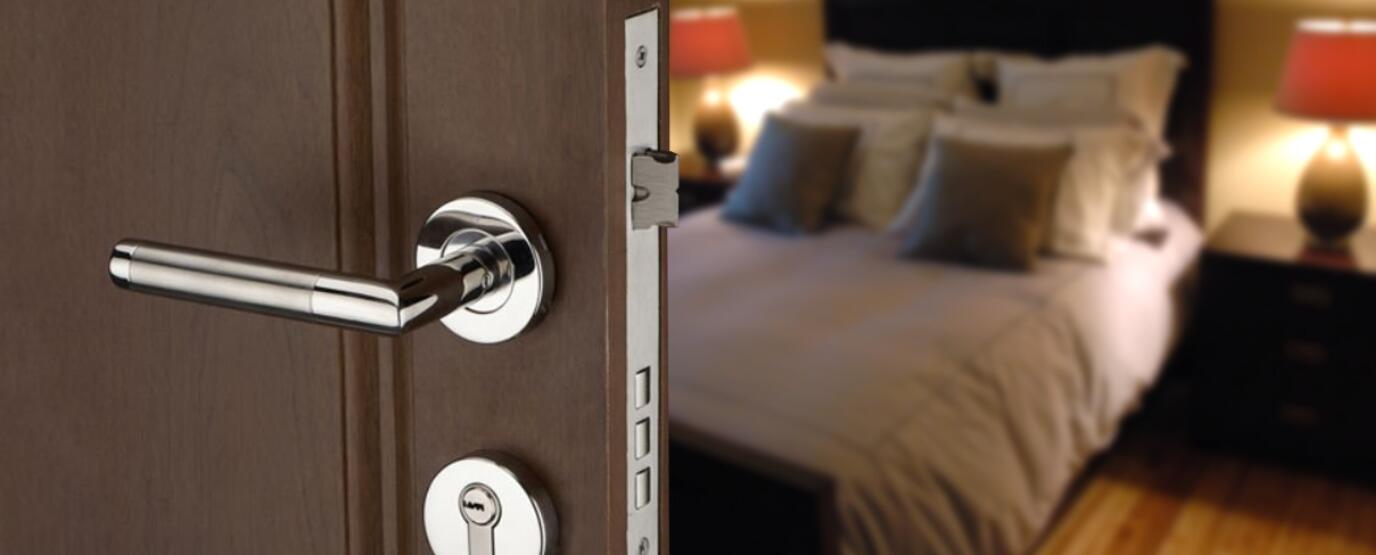 tirador de puerta con cerradura