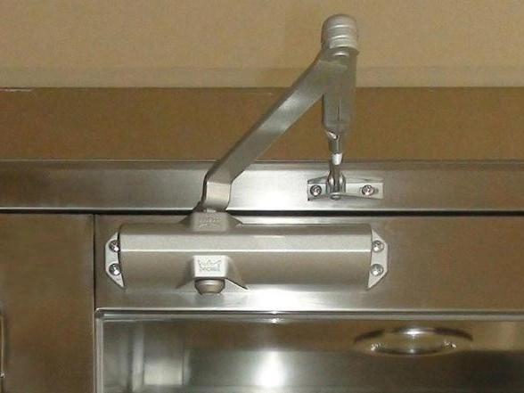 ¿Cómo cerrar una puerta?